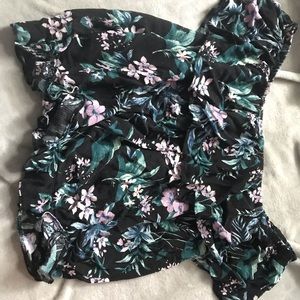 American Eagle off the shoulder floral top!